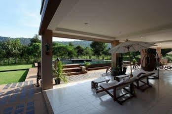 Hillside Country Home Golf & Resort Kabin Buri Buitenkant foto